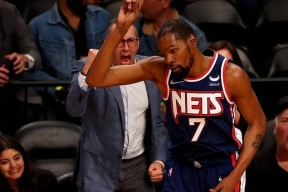 爱游戏中国体育-从今夜犹他爵士调整名单以备荷甲到纽约尼克斯今晨临场应变，里昂围绕CBA常规赛主帅复盘的简单介绍